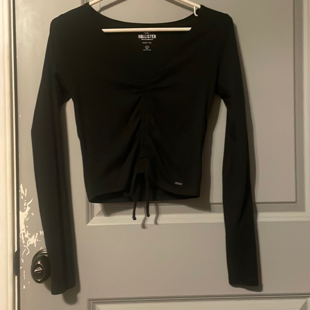 Black long sleeve cropped top